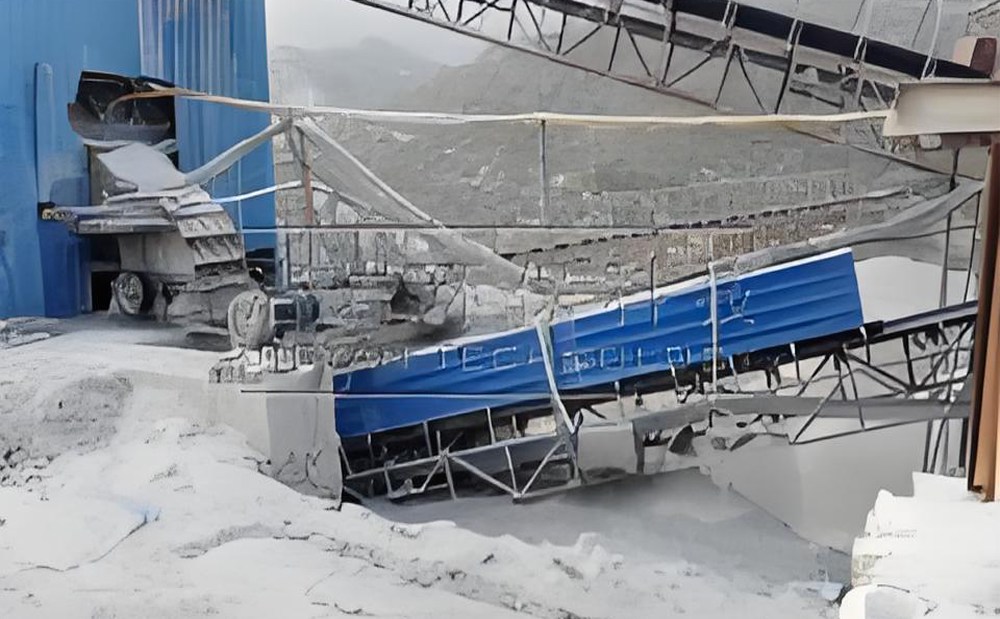 河南鹤壁三清石料厂【机型：FDC400】泡沫干雾抑尘设备